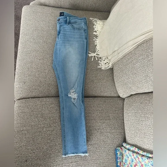 Hollister size 5 Skinny Crop Jean - Picture 2 of 3